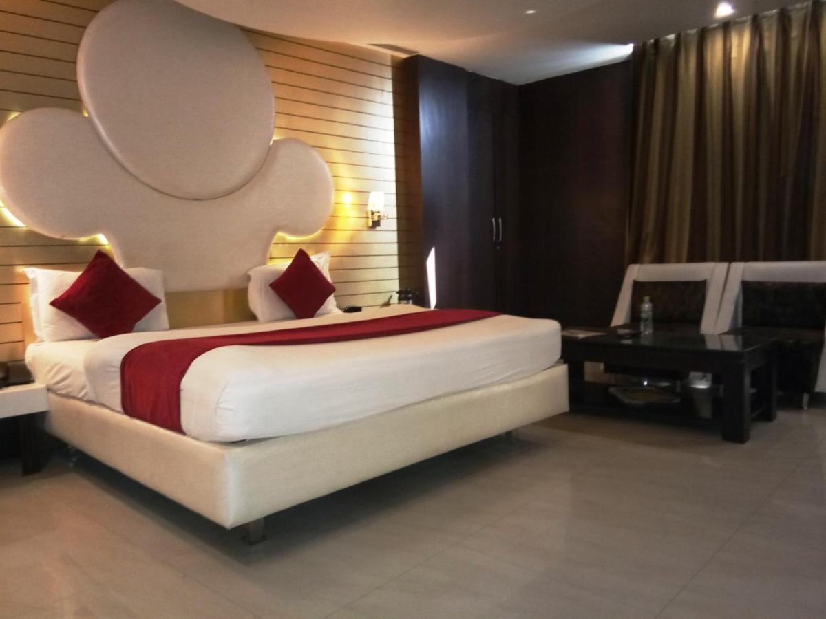 Hotel D'Grand Bareilly Exterior foto